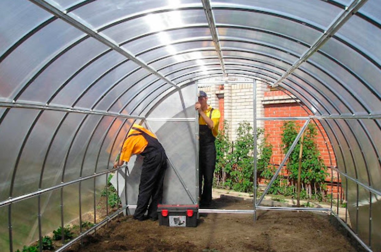 Gewächshaus Montage